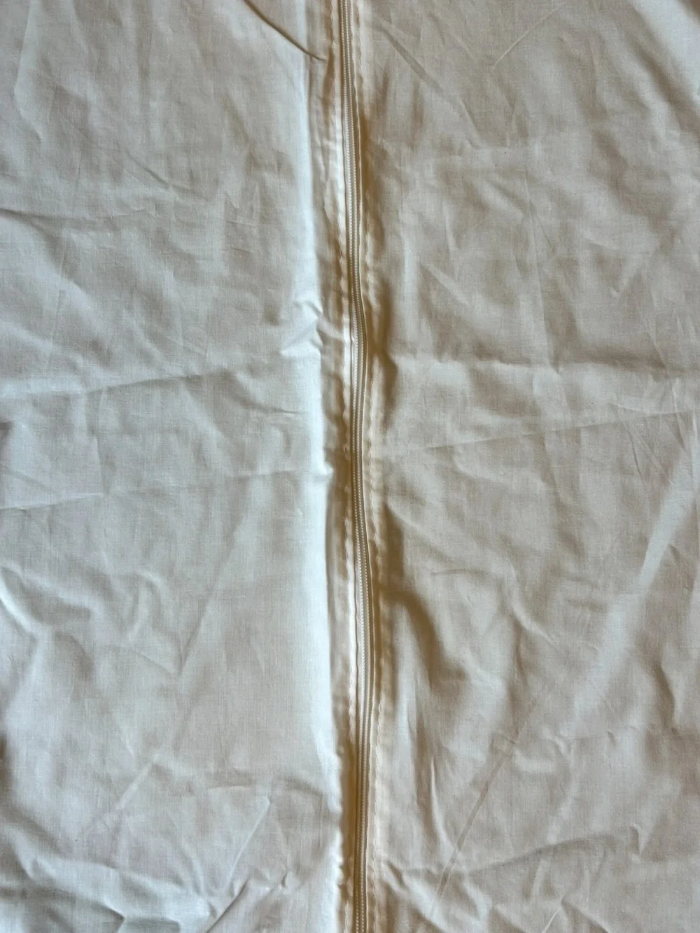 Unbranded Garment Bag •